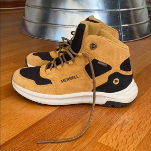Boys Merrell waterproof hiking boots size 6